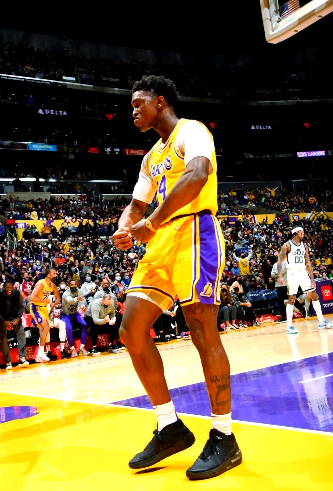 爵士本土球员崭露头角，助球队成功