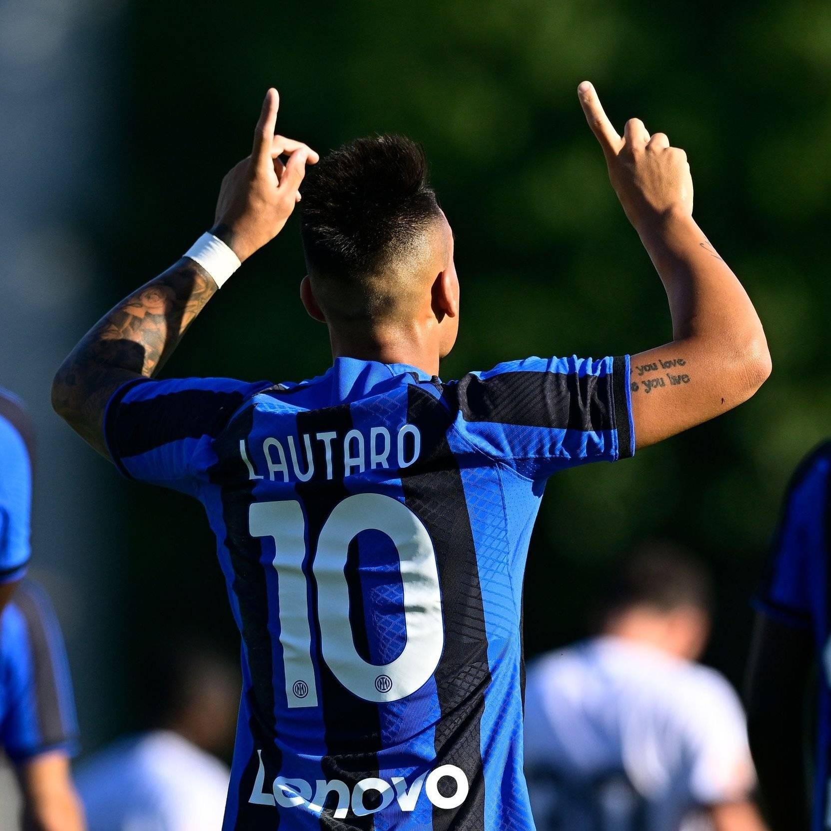 关于AC米兰主场大胜，卡尔哈恩成为焦点的信息