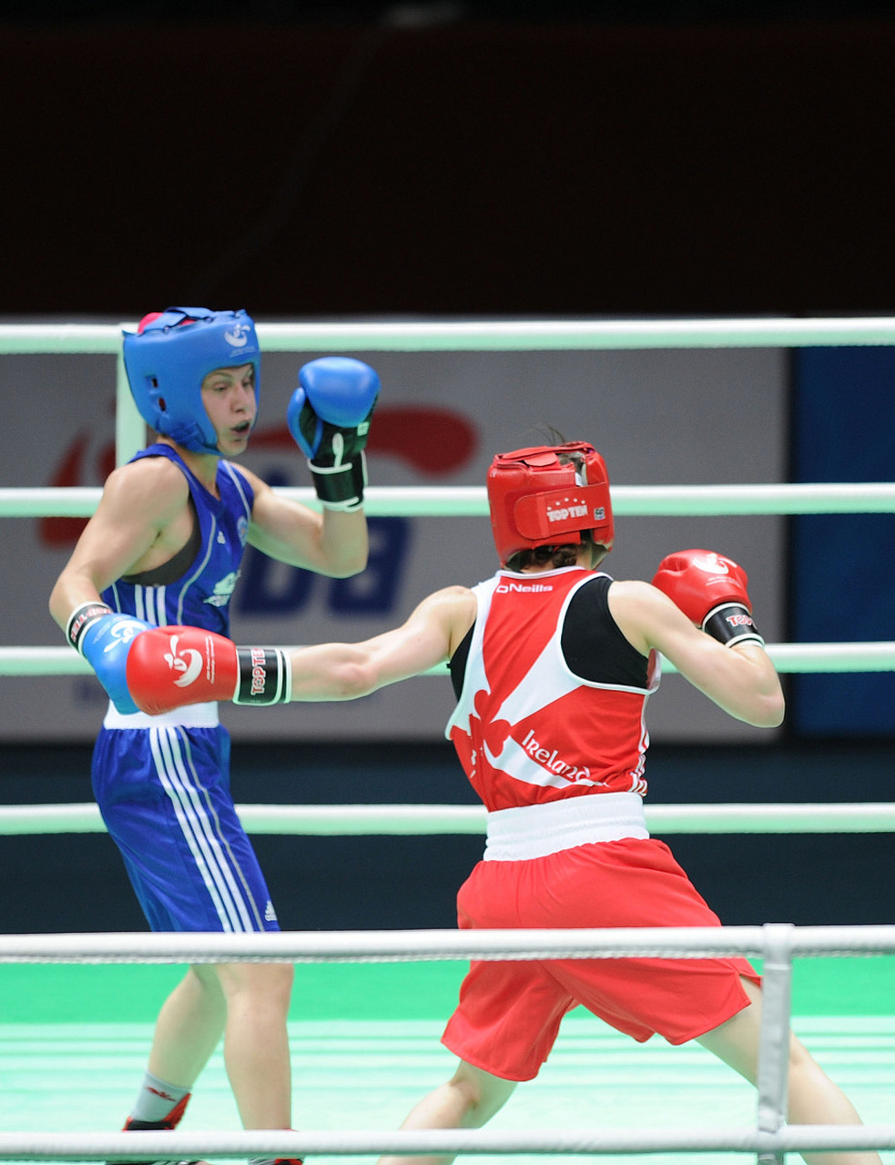 包含沙特阿拉伯运动员在拳击比赛中实现突破的词条