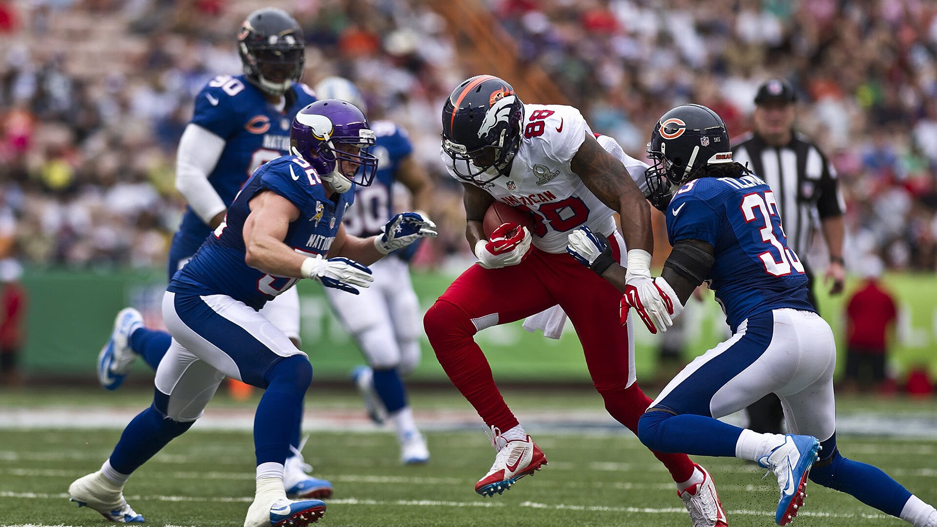 开拓者连续得分压制鹐鹕，布克成为关键先生