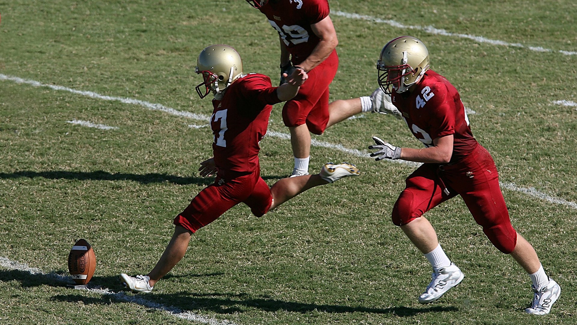 迈凯伦鏖战红牛二队，皮亚斯特里关键制胜，新生代对决改写赛道格局